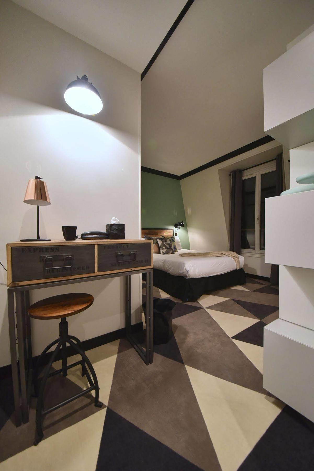 Madrigal Hotel