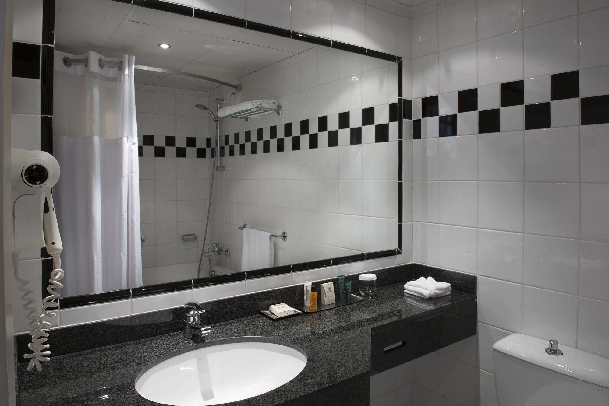Hotel Hilton Orly Airport 4*