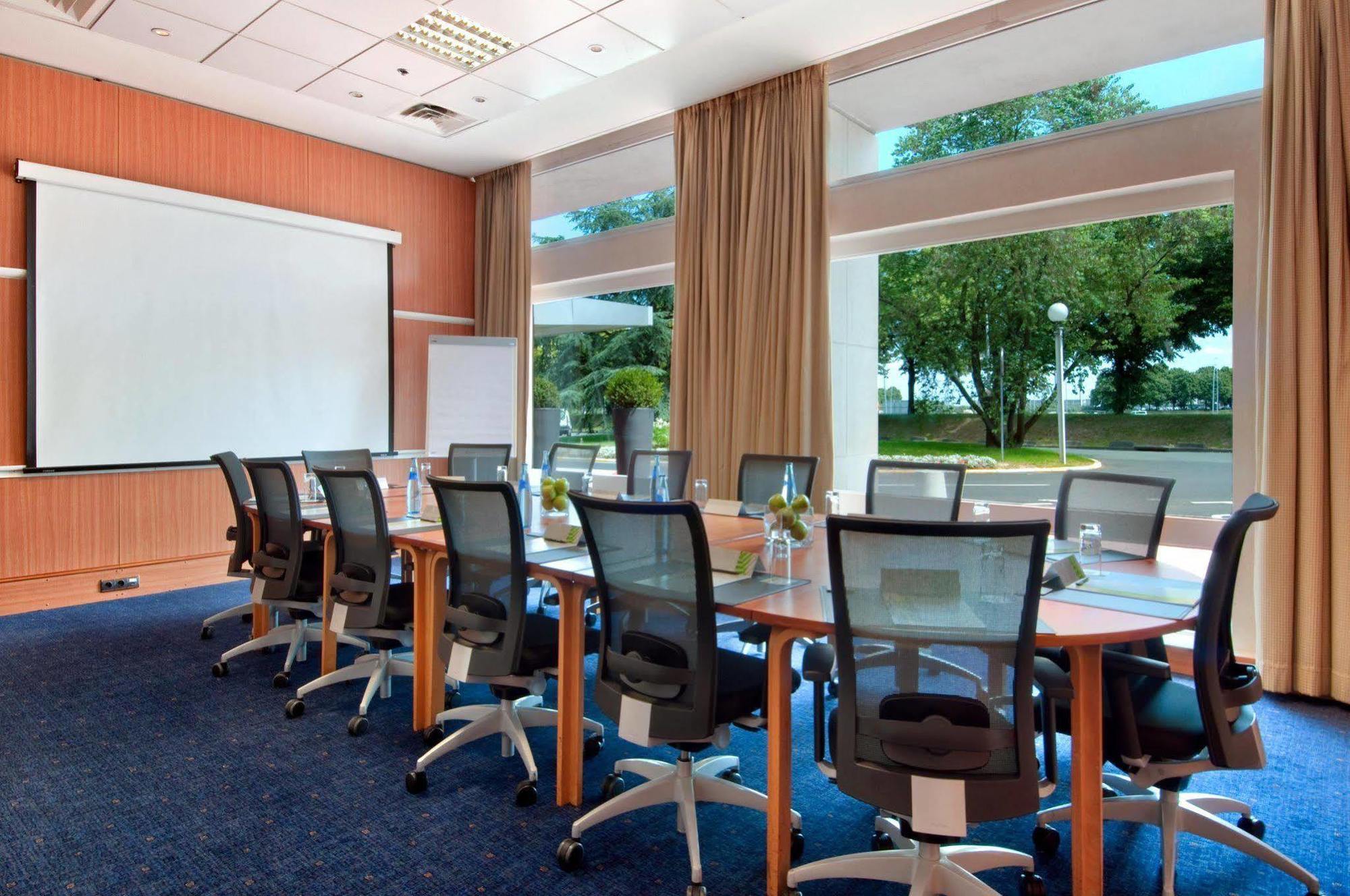 Hotel Hilton Orly Airport 4*