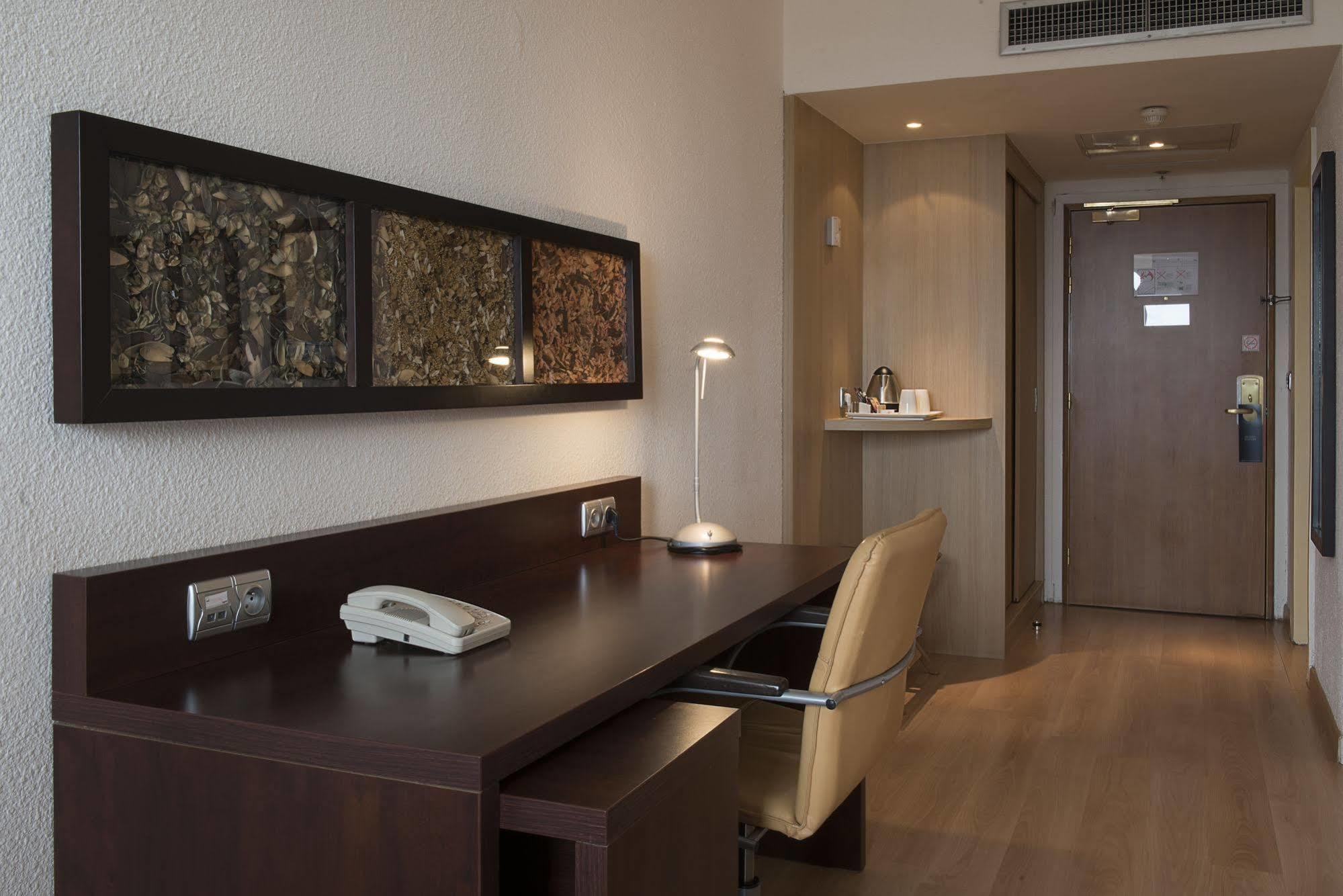 Hilton Orly Airport Hotel 4*