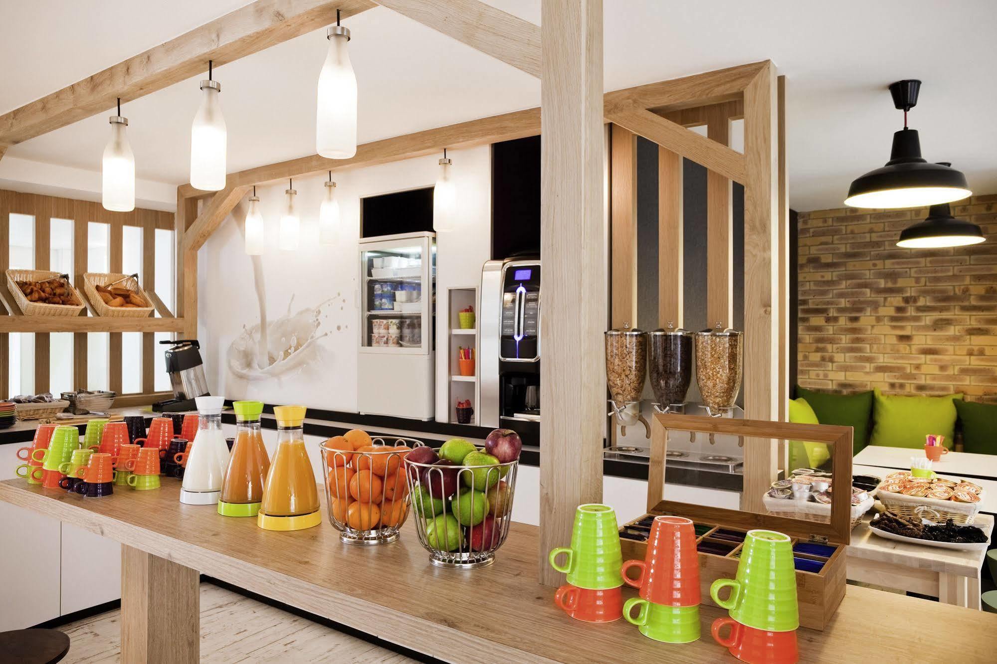 Ibis Styles Buttes Chaumont Hotel Parigi