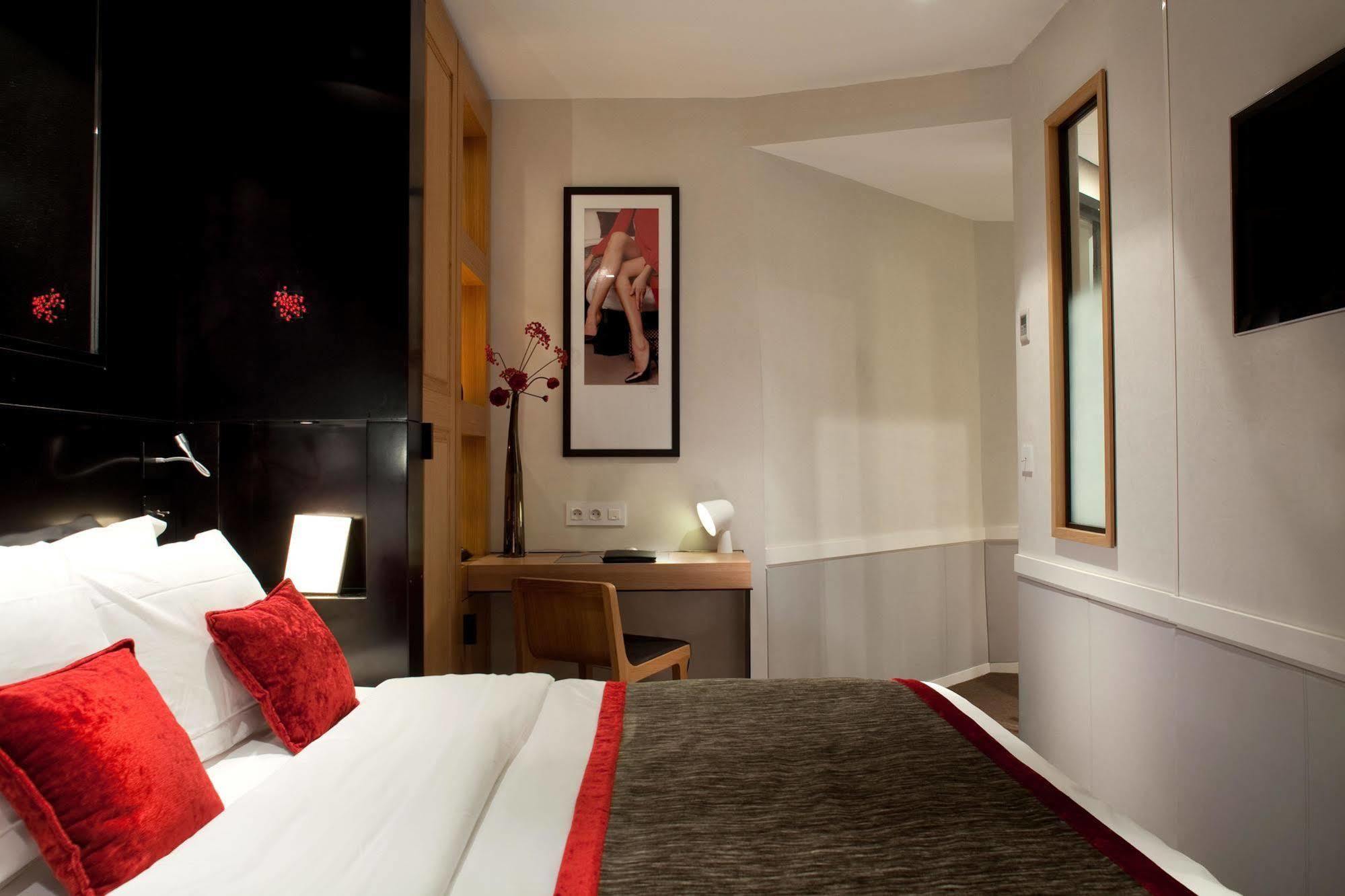 Marceau Champs-elysées Hotel Parigi