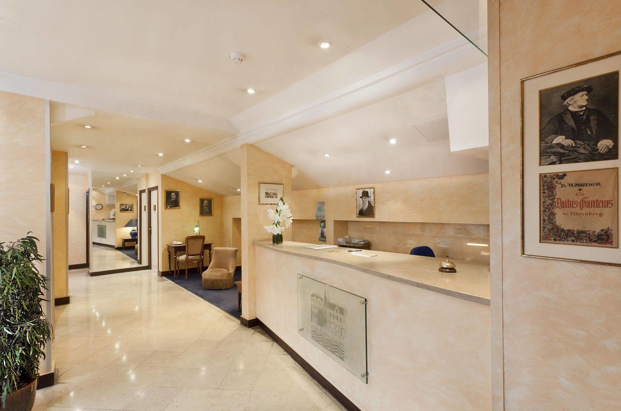 Hotel Du Quai Voltaire Parigi