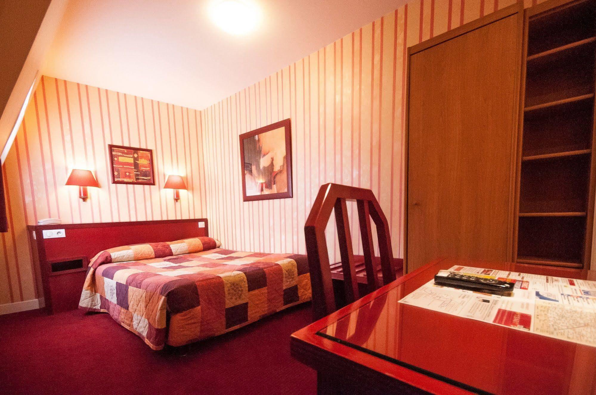 Hotel Maison Du Pré 2*