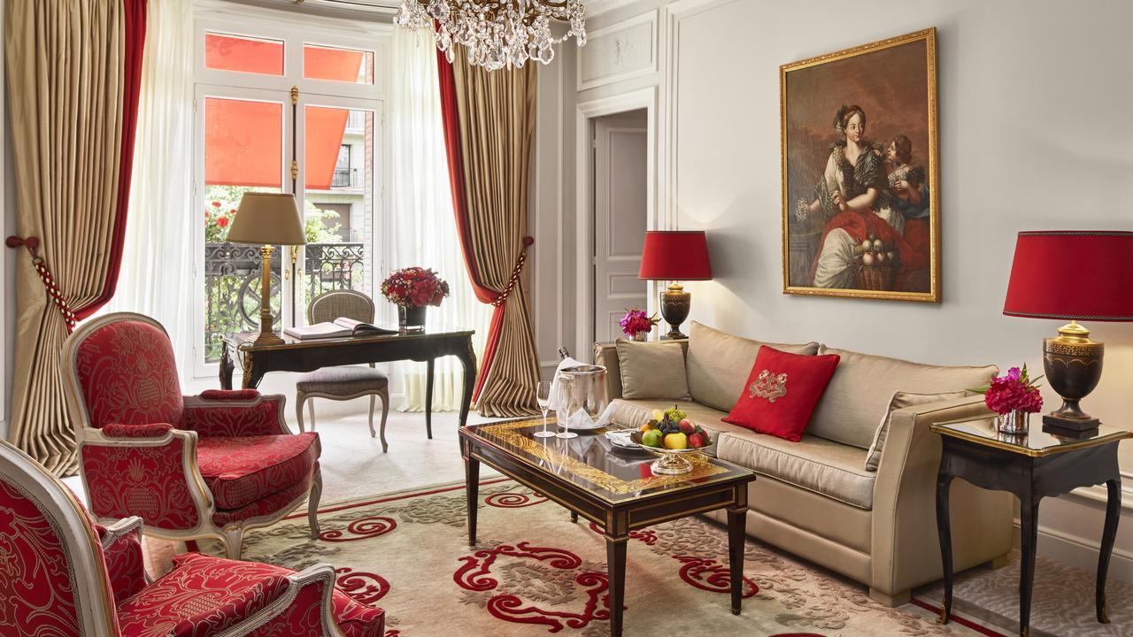 Hotel Plaza Athénée - Dorchester Collection Parigi