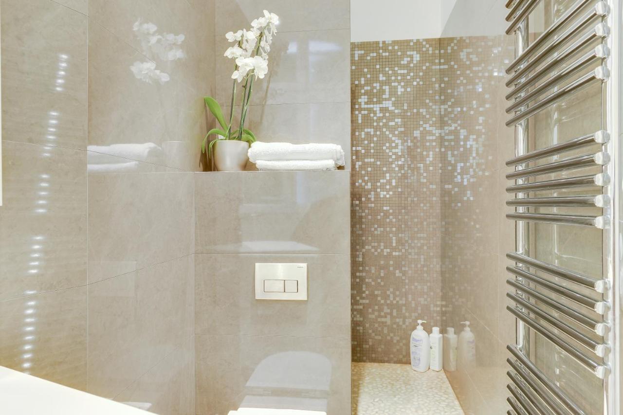 21a Marechal Foch Avenue Champs-elysees Parigi