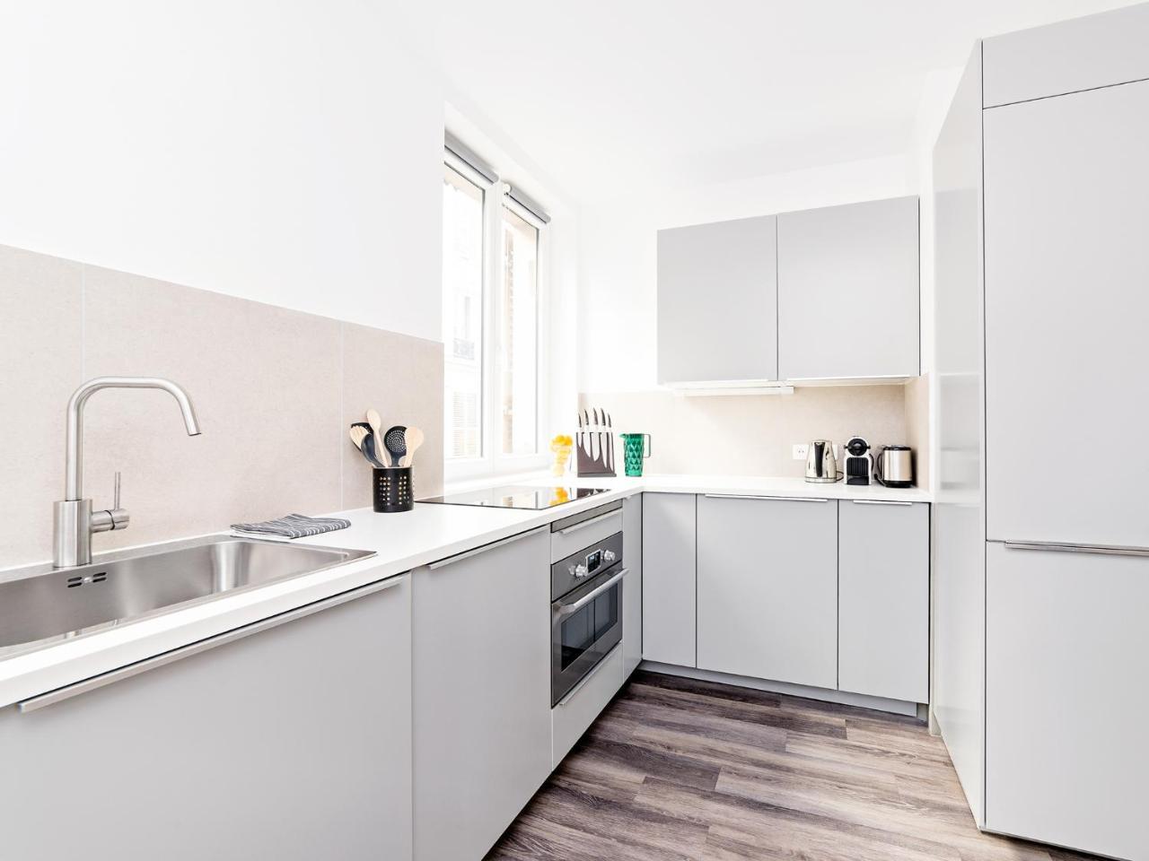 Livinparis - Luxury 3 & 4 Bedrooms Montmartre I *
