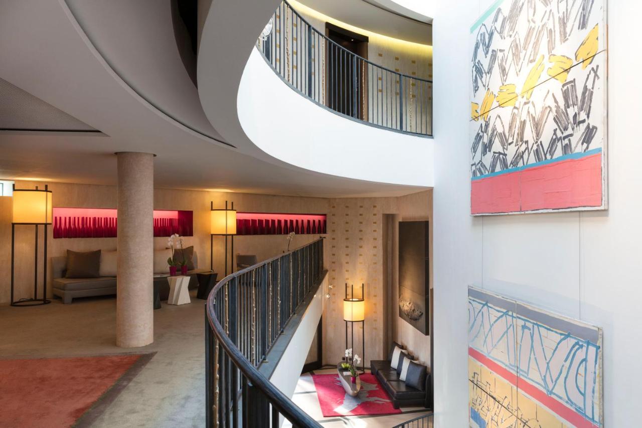 Square Hotel