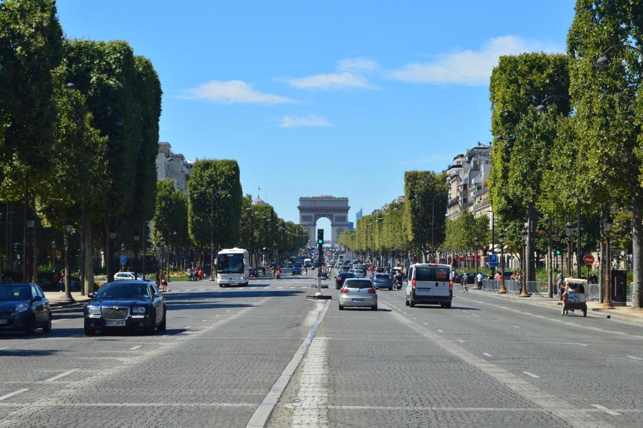 Arc De Triomphe - Foch Palace *