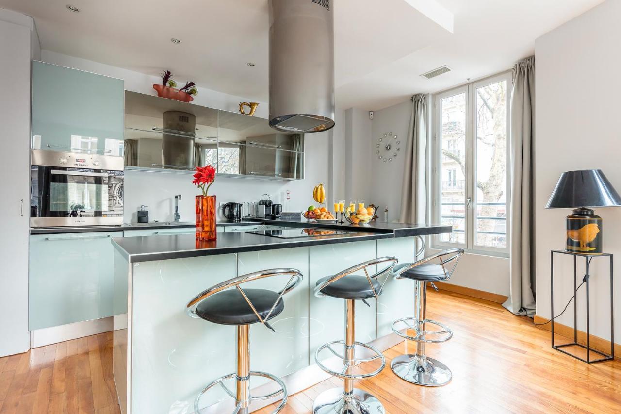 Appartamento Typical Parisian 70 Sqm Parigi