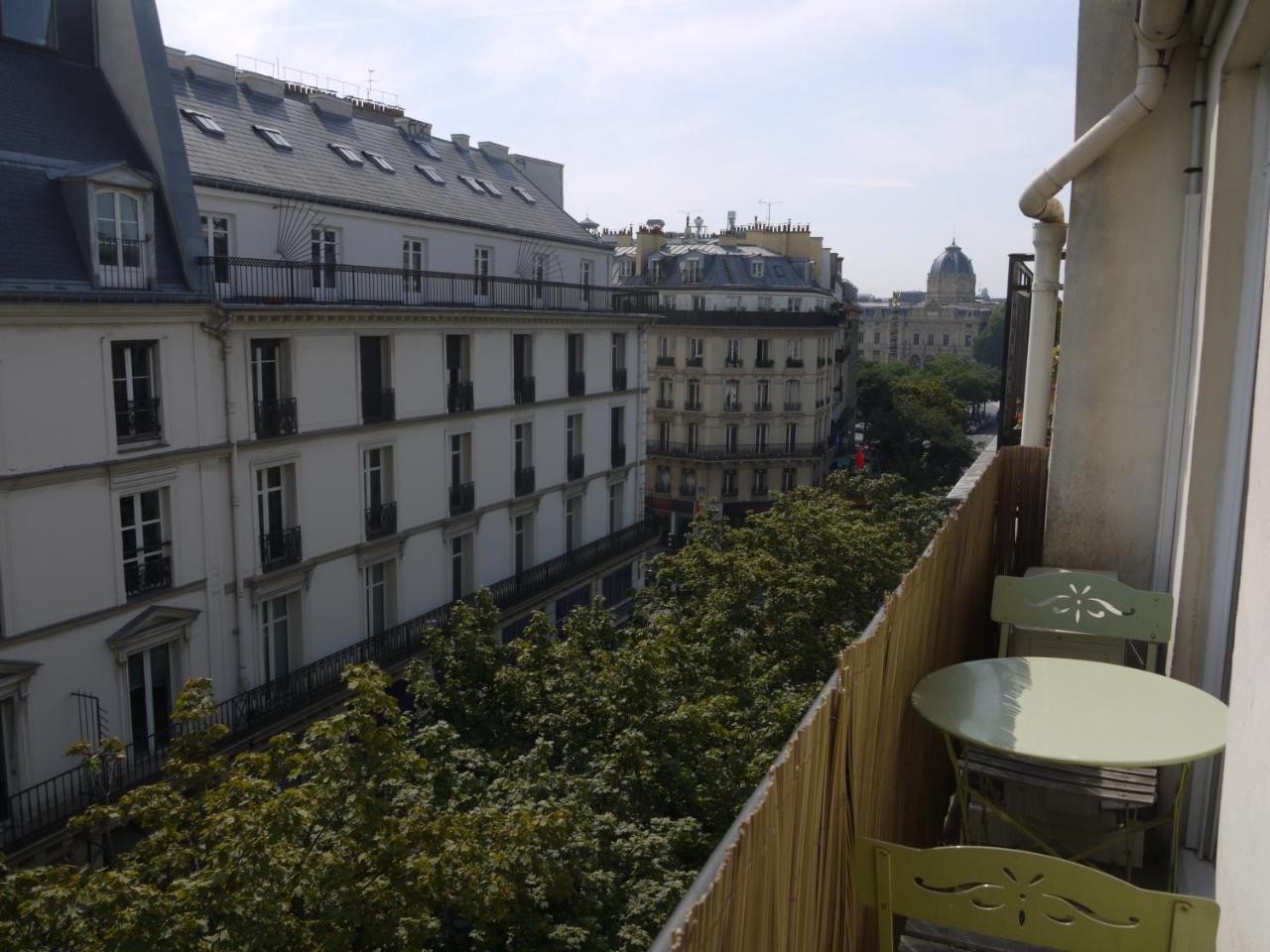 Lumineux Avec Balcon Au Coeur De Appartamento *