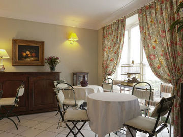 Agora Hotel 2*