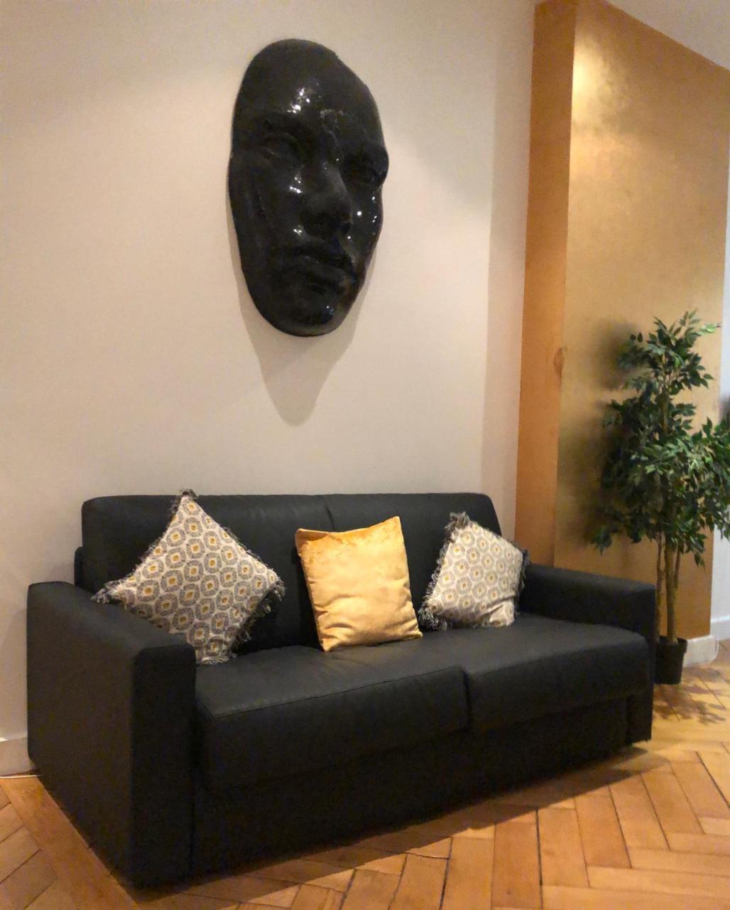 21a Marechal Foch Avenue Champs-elysees *