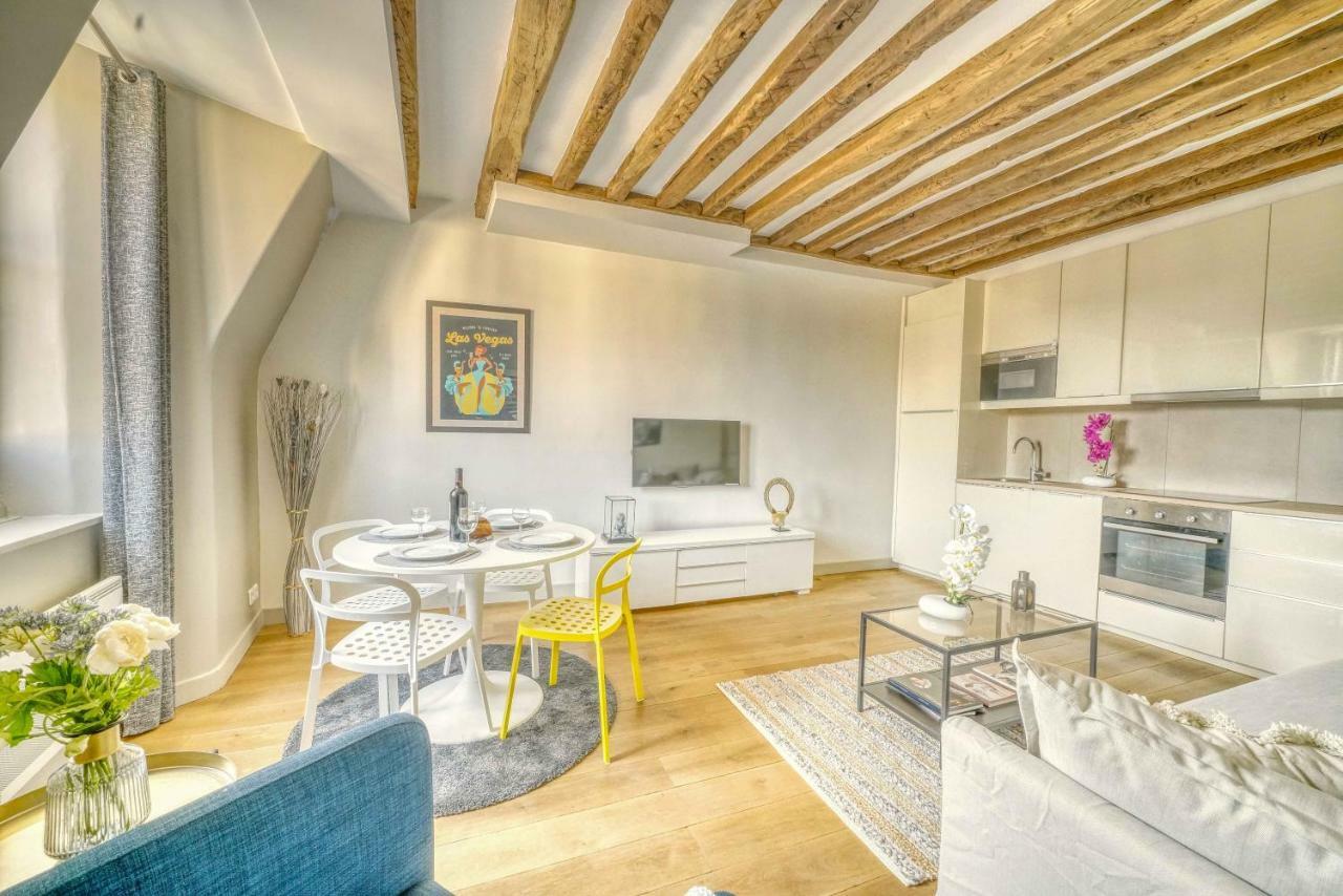 Luxury On The Place Des Victoires Appartamento