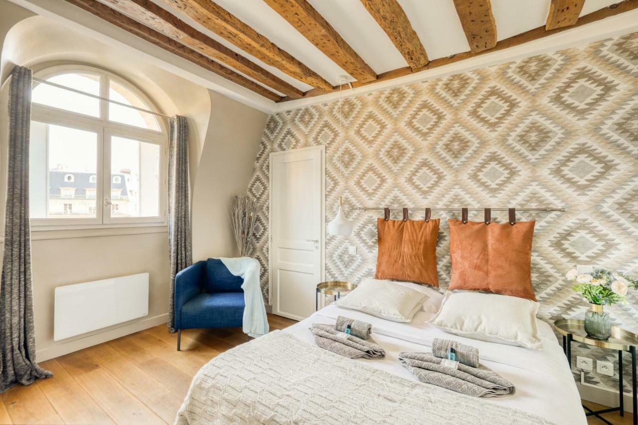 Luxury On The Place Des Victoires *