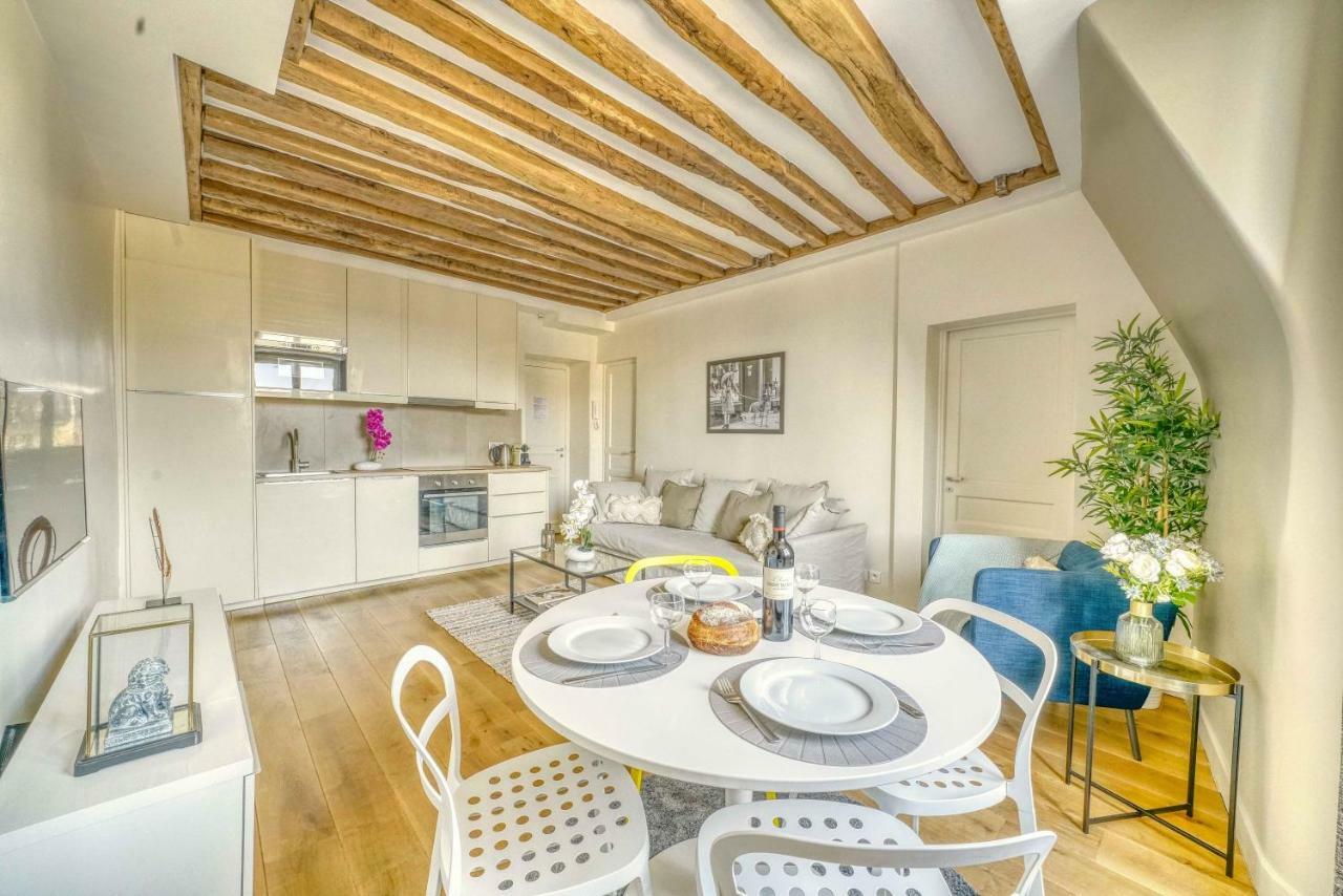 Luxury On The Place Des Victoires Appartamento