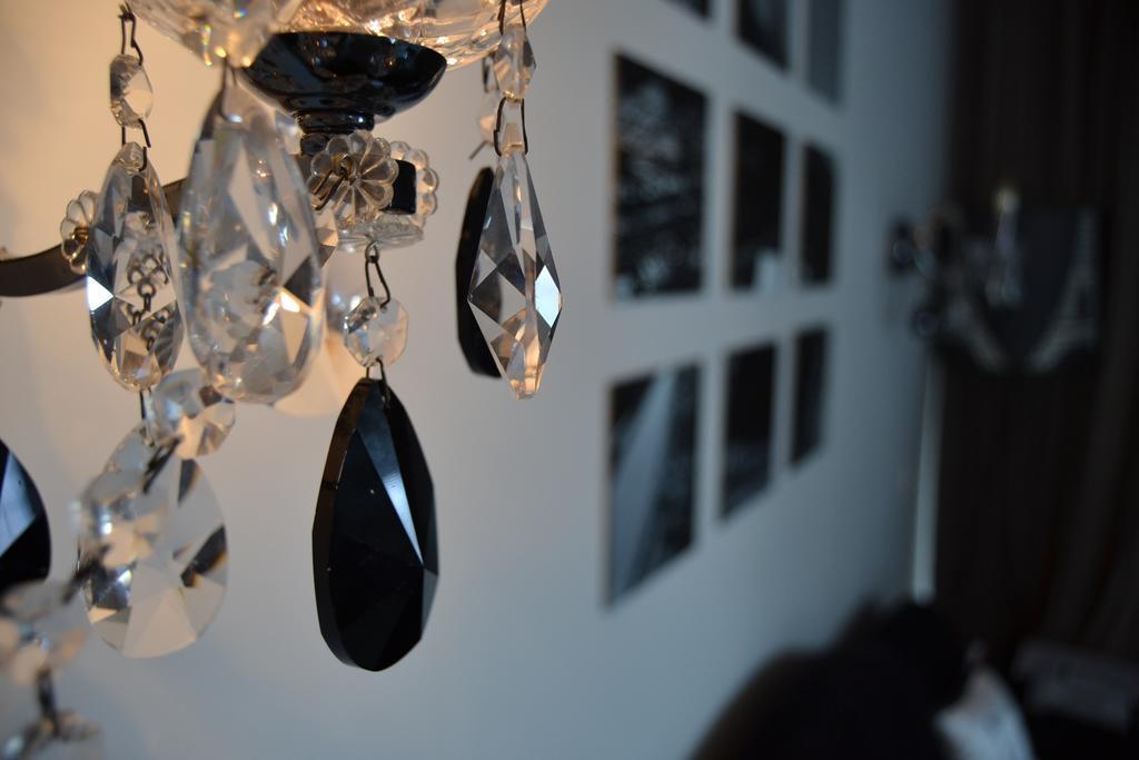 Boutique Konfidentiel Parigi