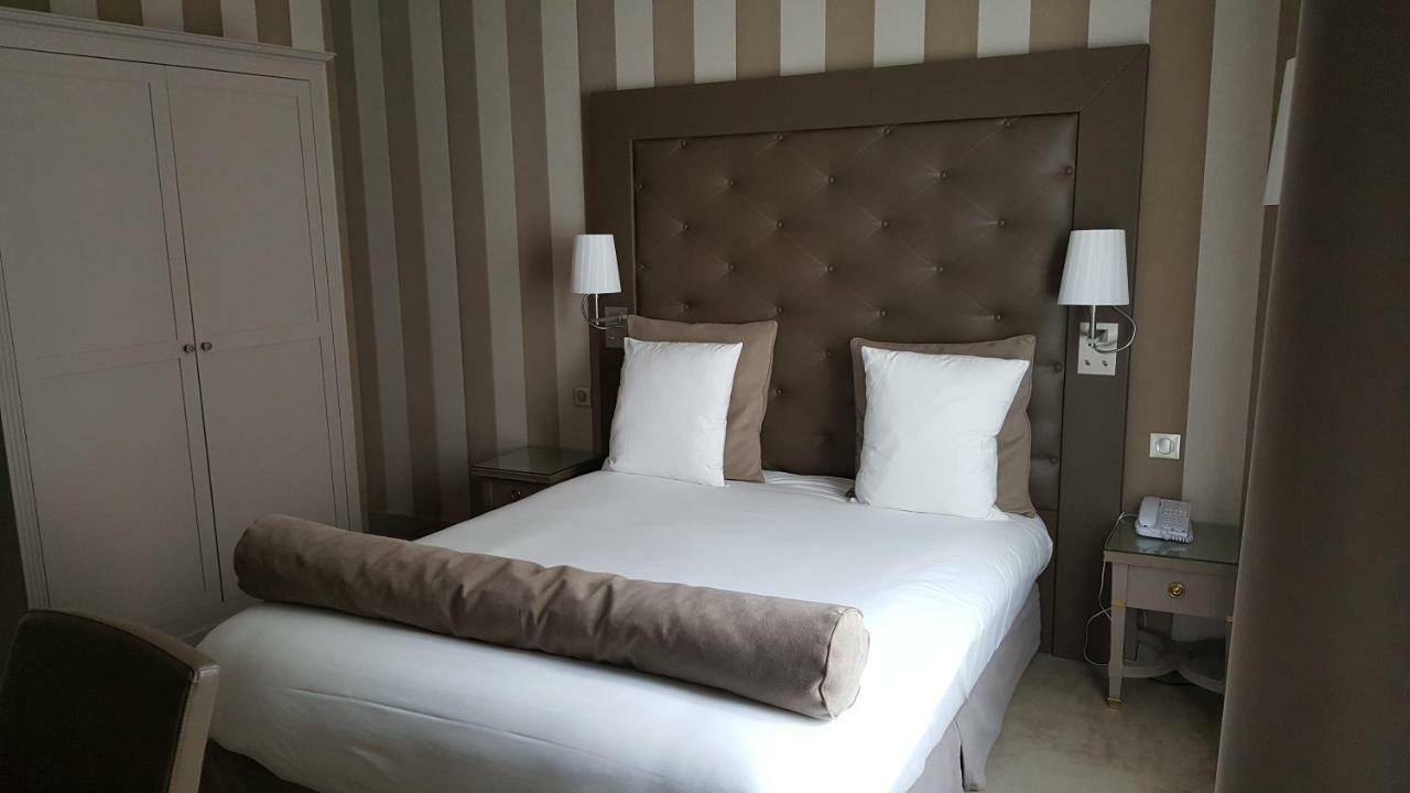 Saint Cyr Etoile 3* Parigi