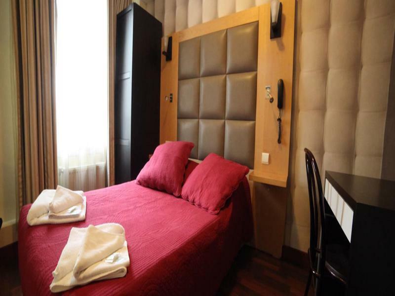 Hotel De France 18 *