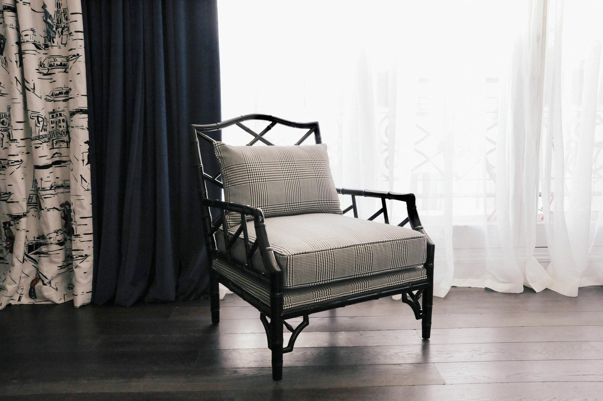 Mom'art Hotel 4*
