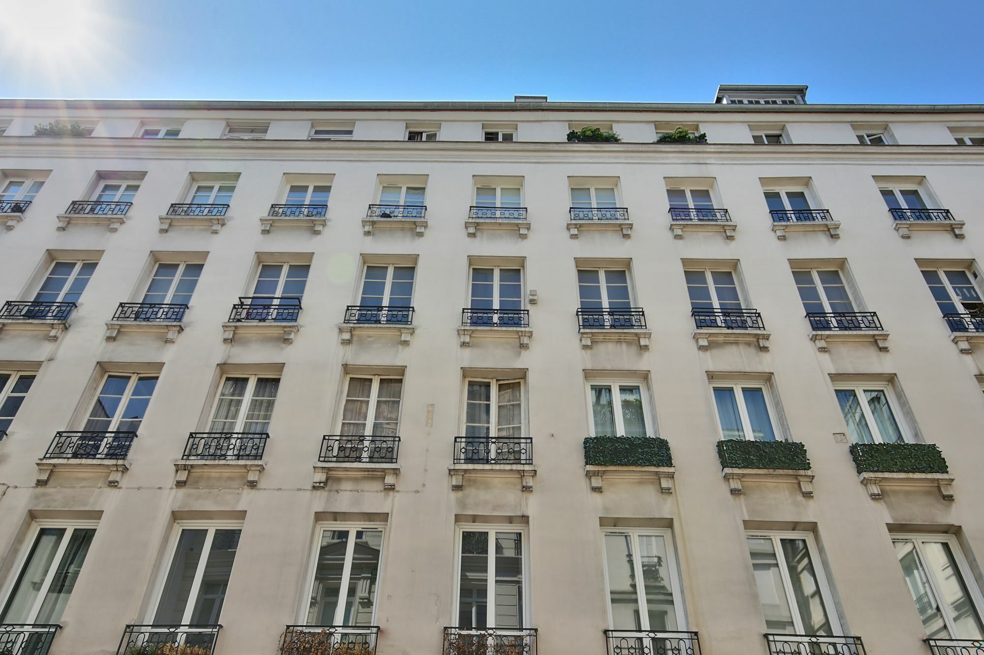 69 - Authentic Parisian * Parigi