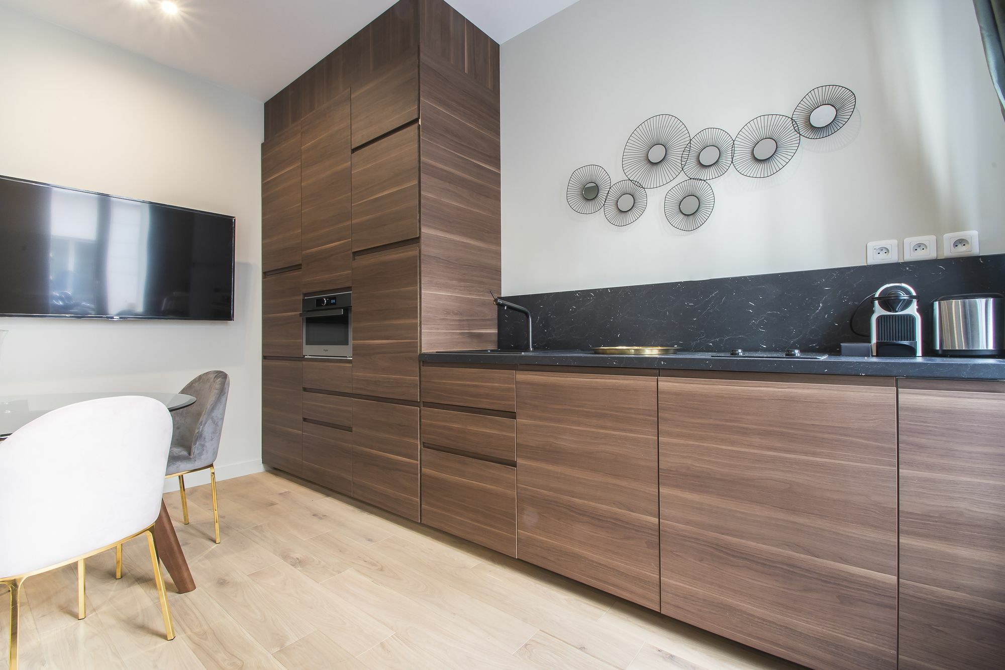Luxury In - Republique *