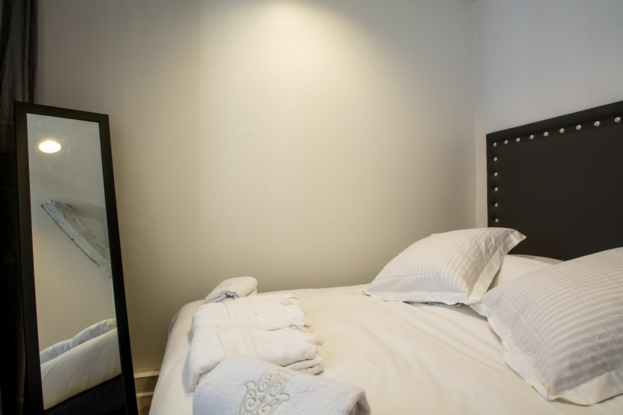 Luxury In - Republique *
