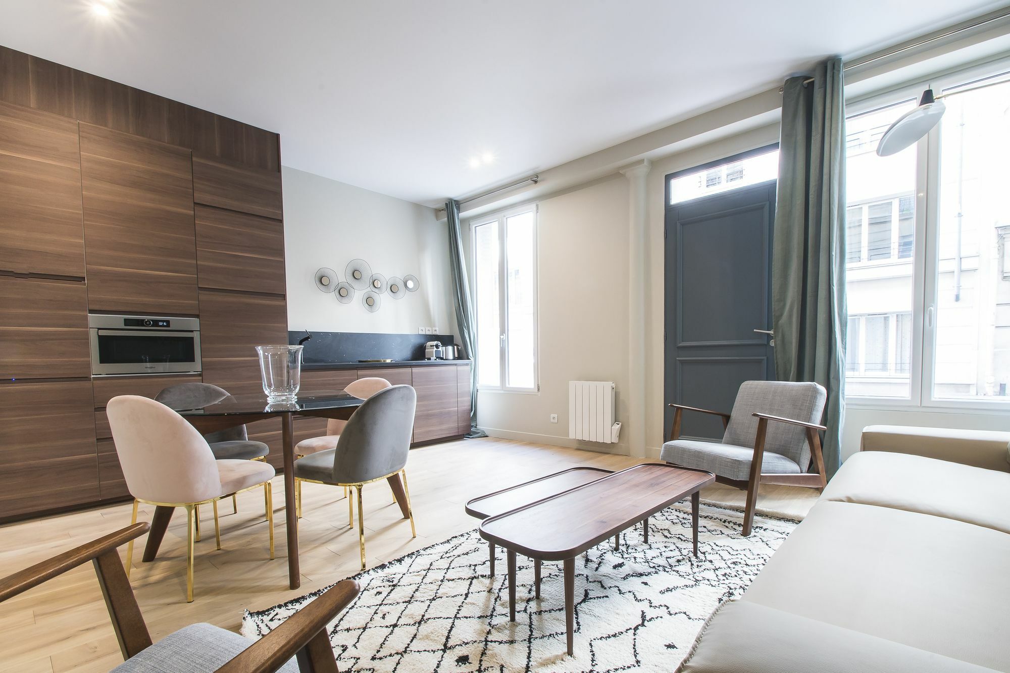 Luxury In - Republique
