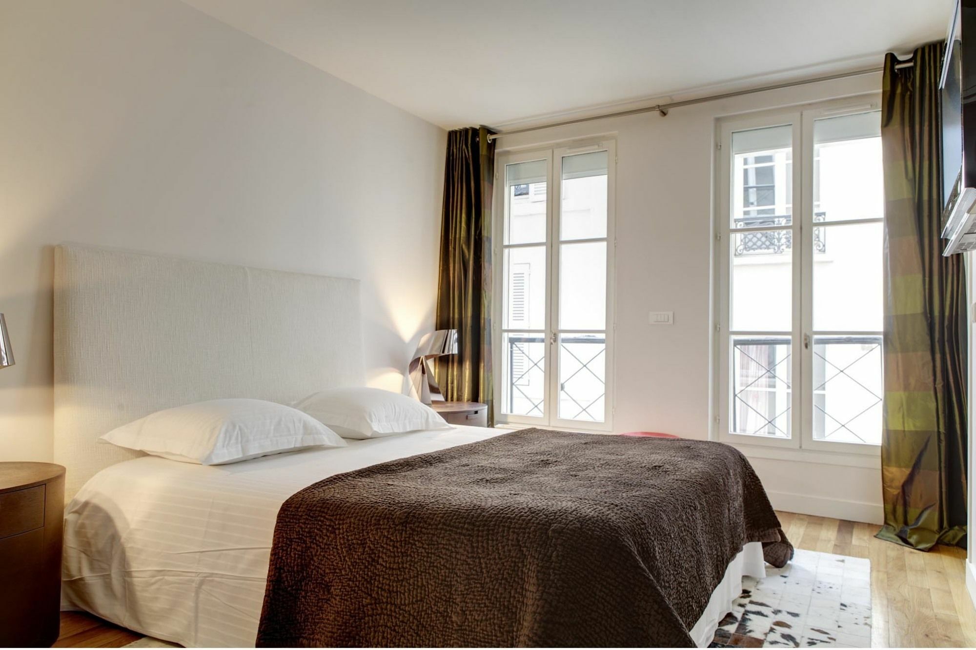 Europea - Montaigne * Parigi