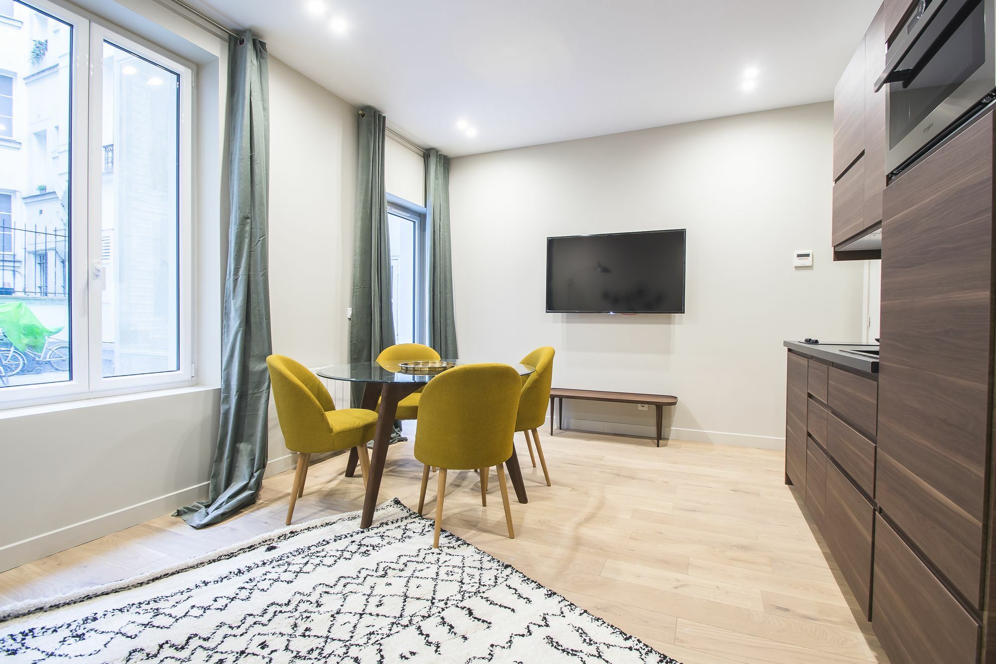 Luxury In - Republique *