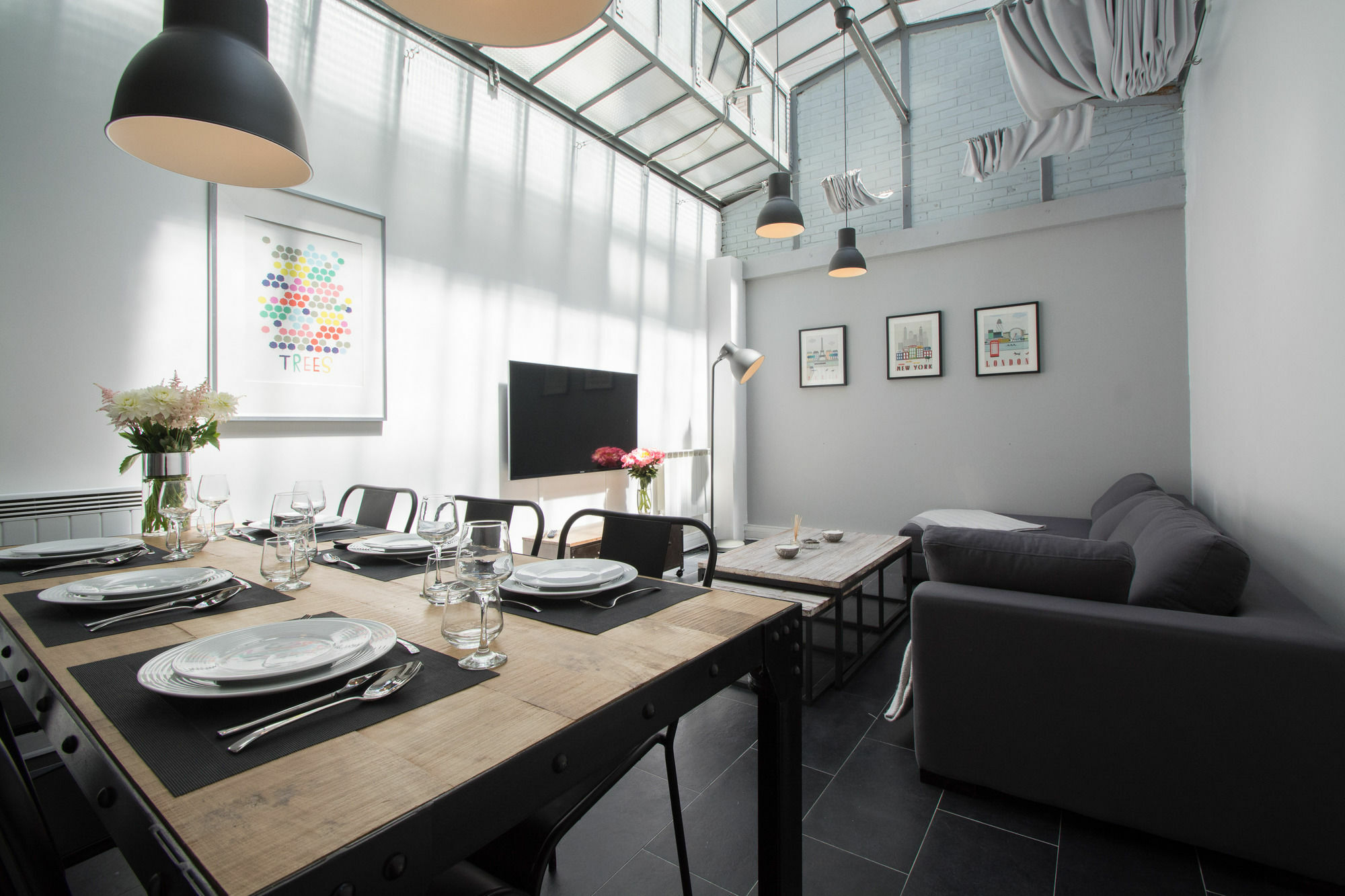 Luxury In - Republique *
