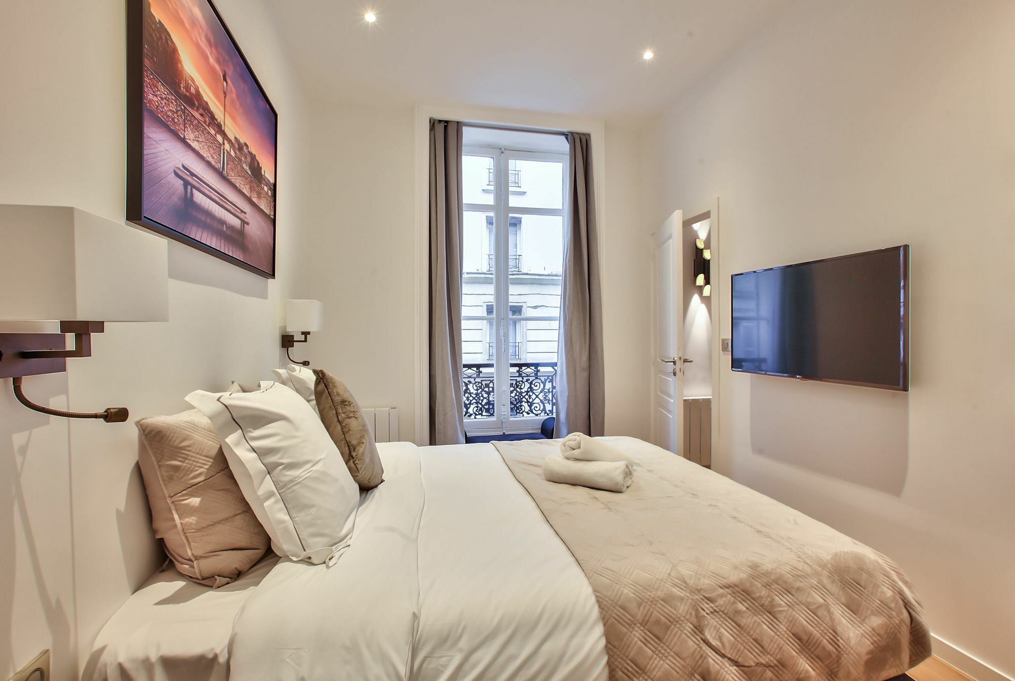 64 - Luxury Flat Champs-elysees 1d * Parigi