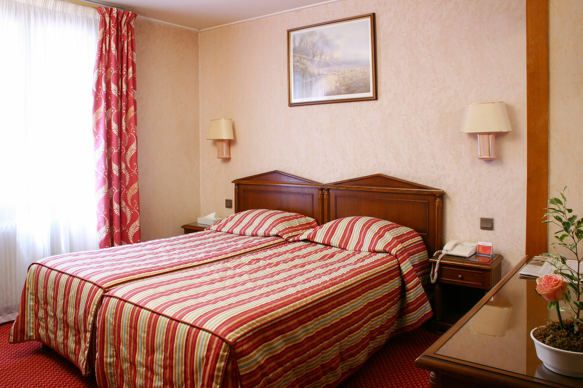 Meslay Republique Hotel