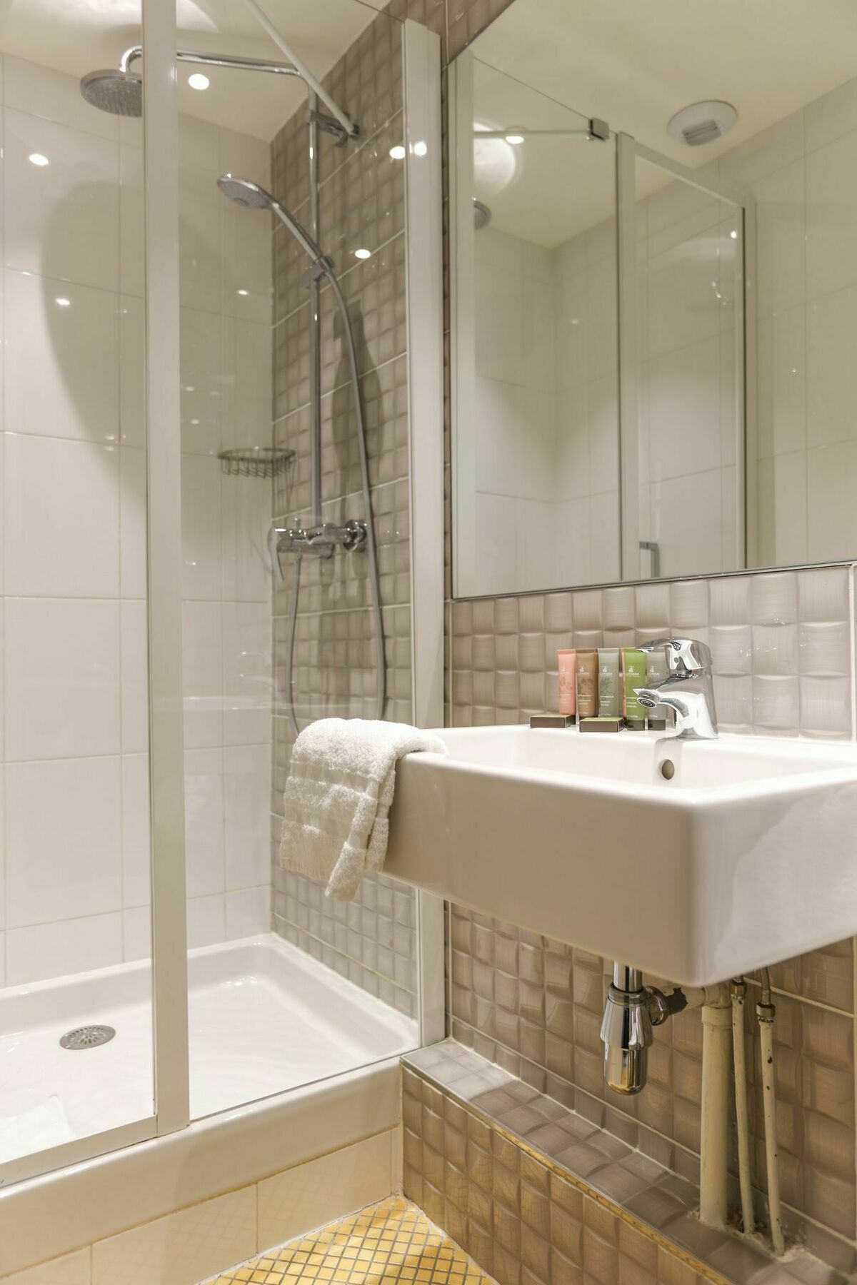 Avalon Gare Du Nord Hotel