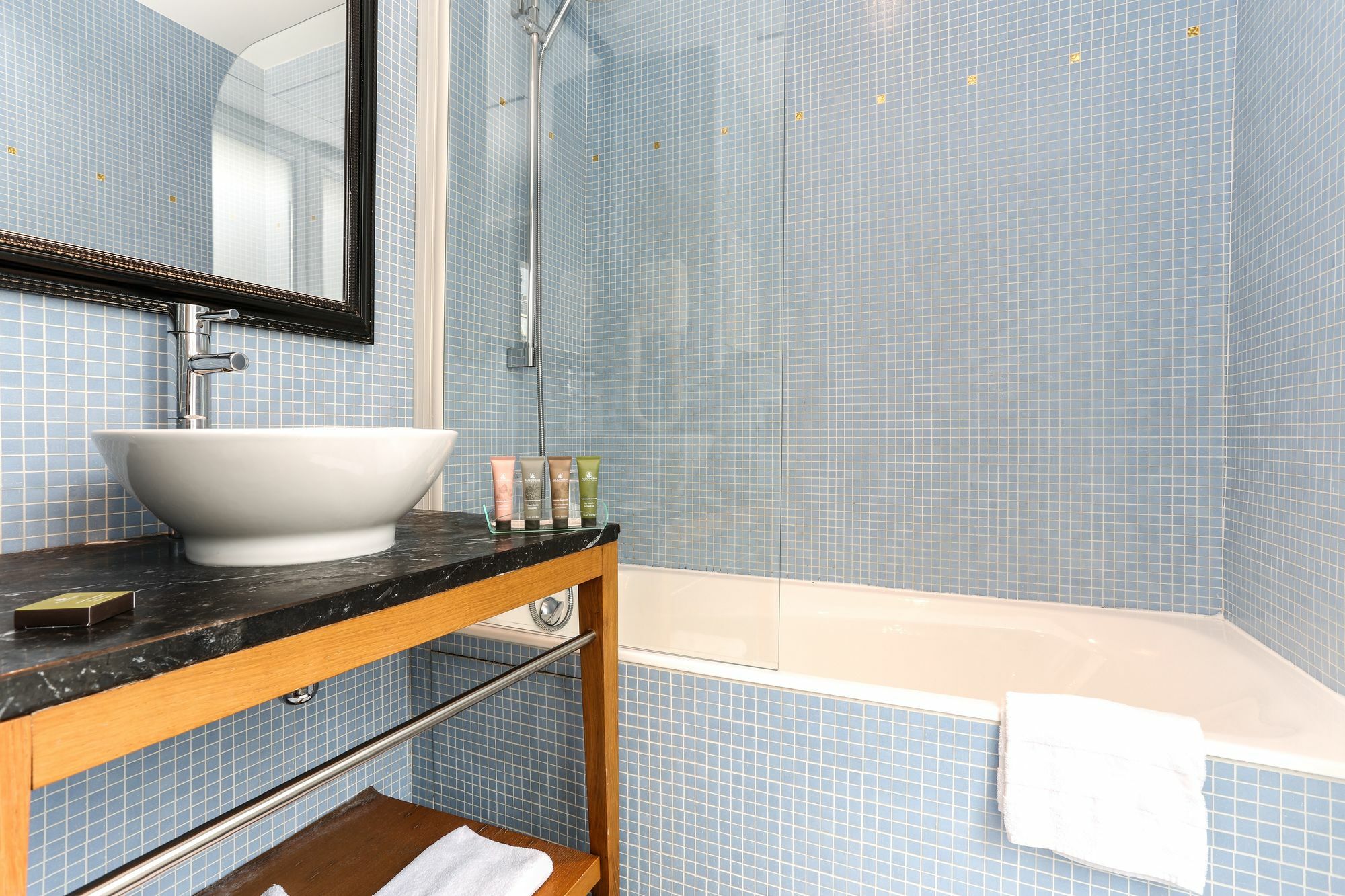 Hotel Avalon Gare Du Nord Parigi