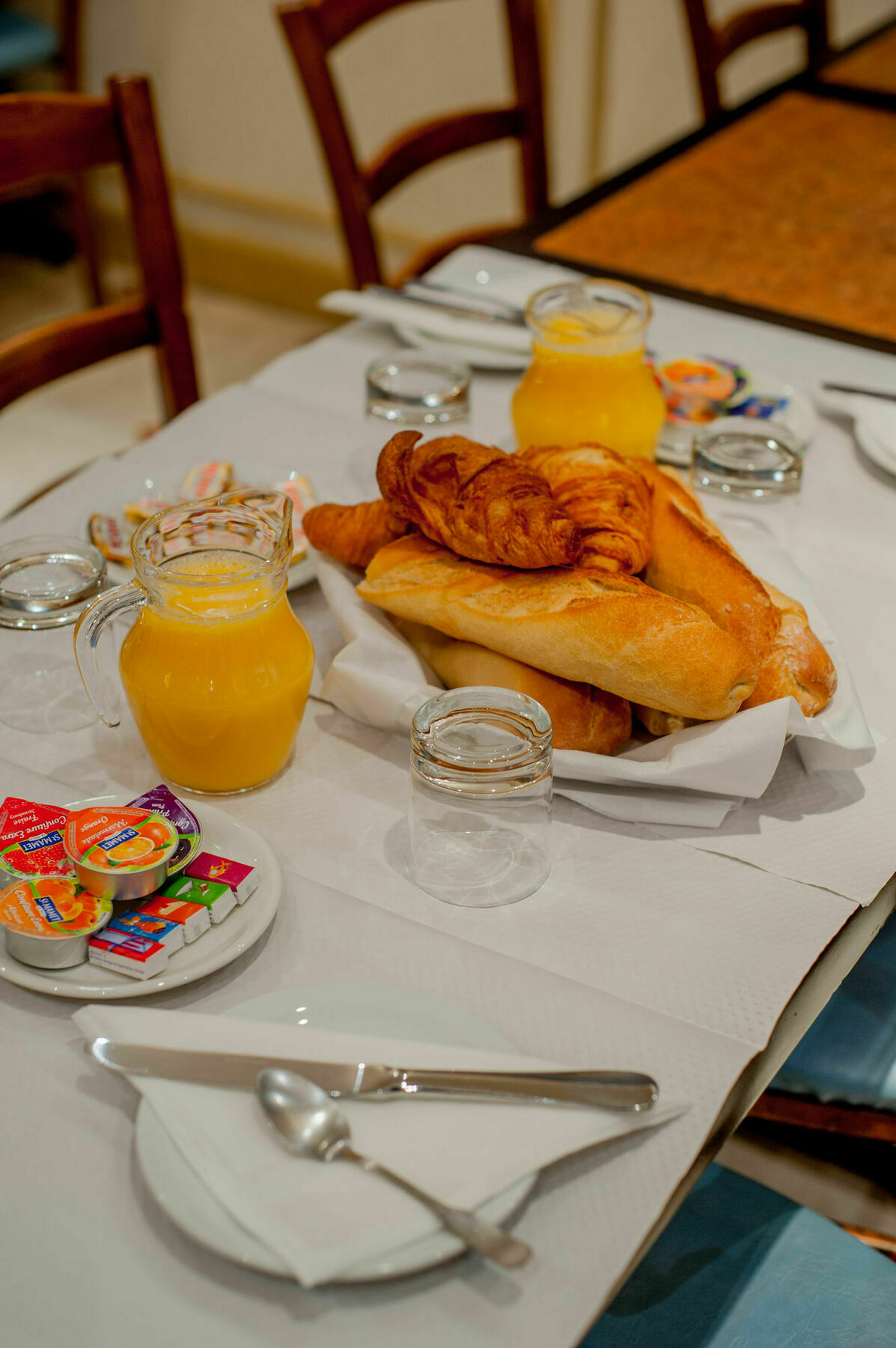 Hotel Leonard De Vinci 75011