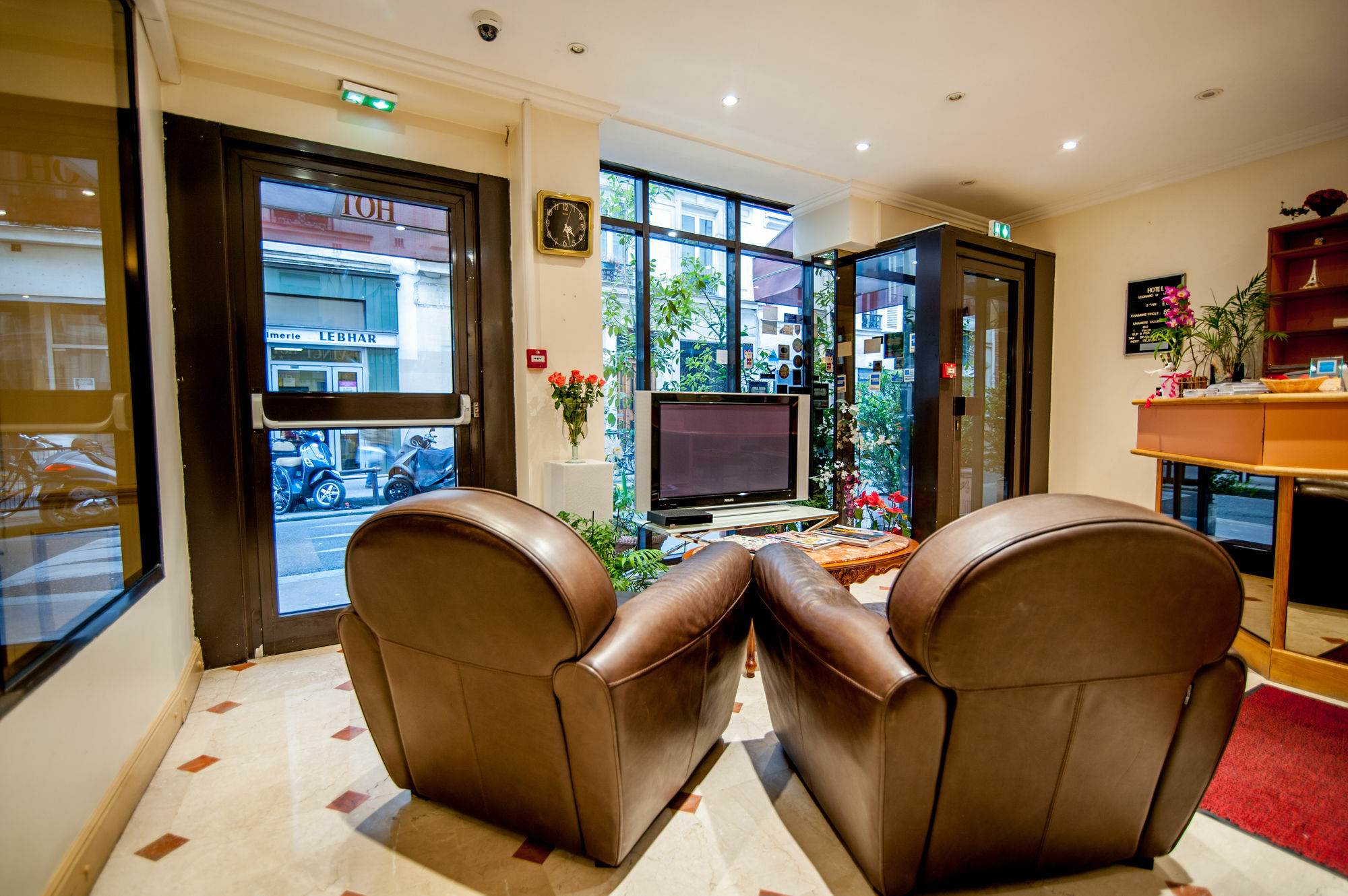 Hotel Leonard De Vinci 75011