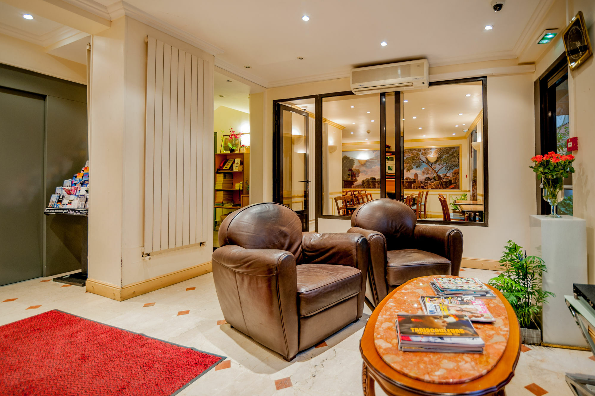 Hotel Leonard De Vinci 75011