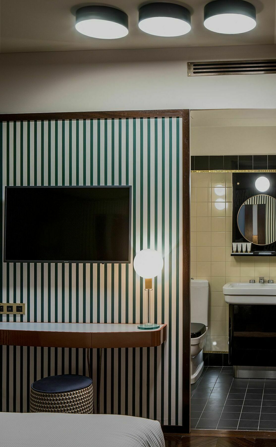 Hotel Du Rond-point Des Champs-elysees - Esprit De France 4*