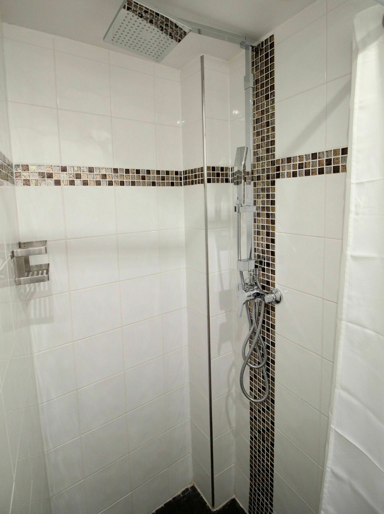 Des Pyrenees Hotel 3*