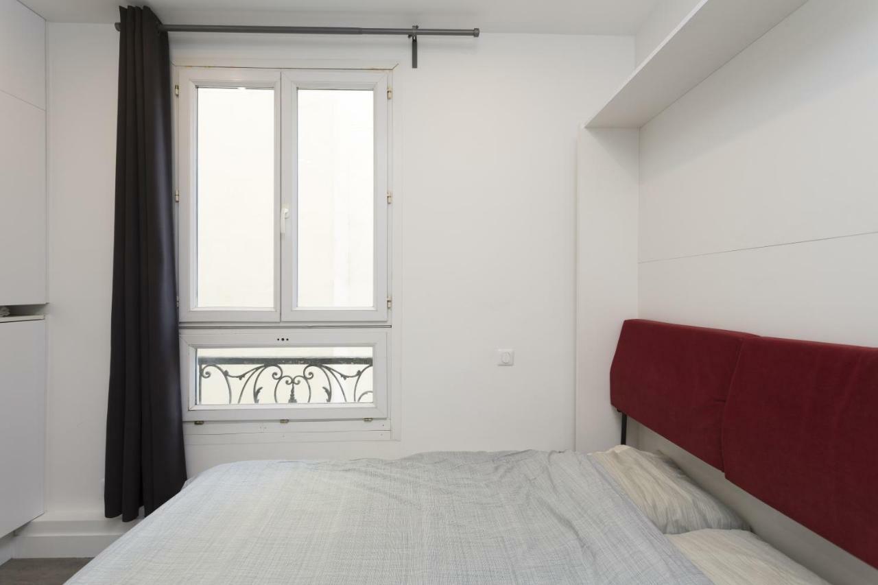 Studette De Charme Neuve Proche Invalides *