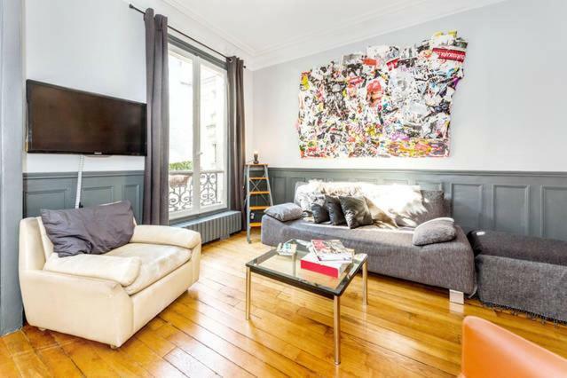 Appartamento Large&bright Apartment, Paris, Montmartre-opéra, Picturesque Rue Des Martyrs Parigi