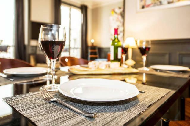 Large&bright Apartment, Paris, Montmartre-opéra, Picturesque Rue Des Martyrs *