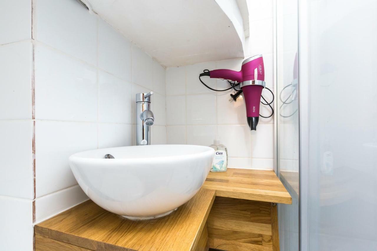 Charming 20m² Near Le Marais Parigi