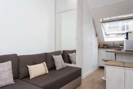 *** Champs Elysees Studio Apartment Paris