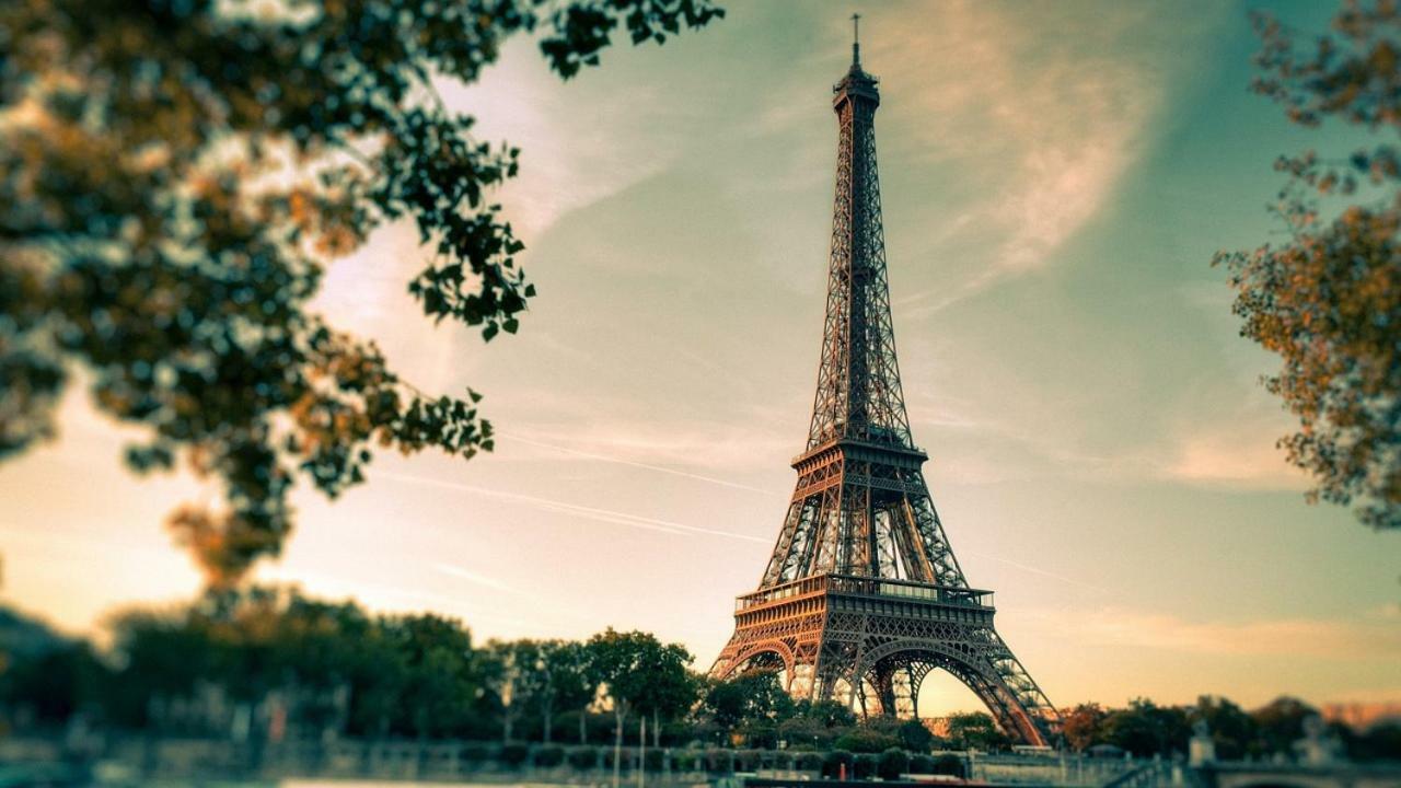 *** Champs Elysees Studio