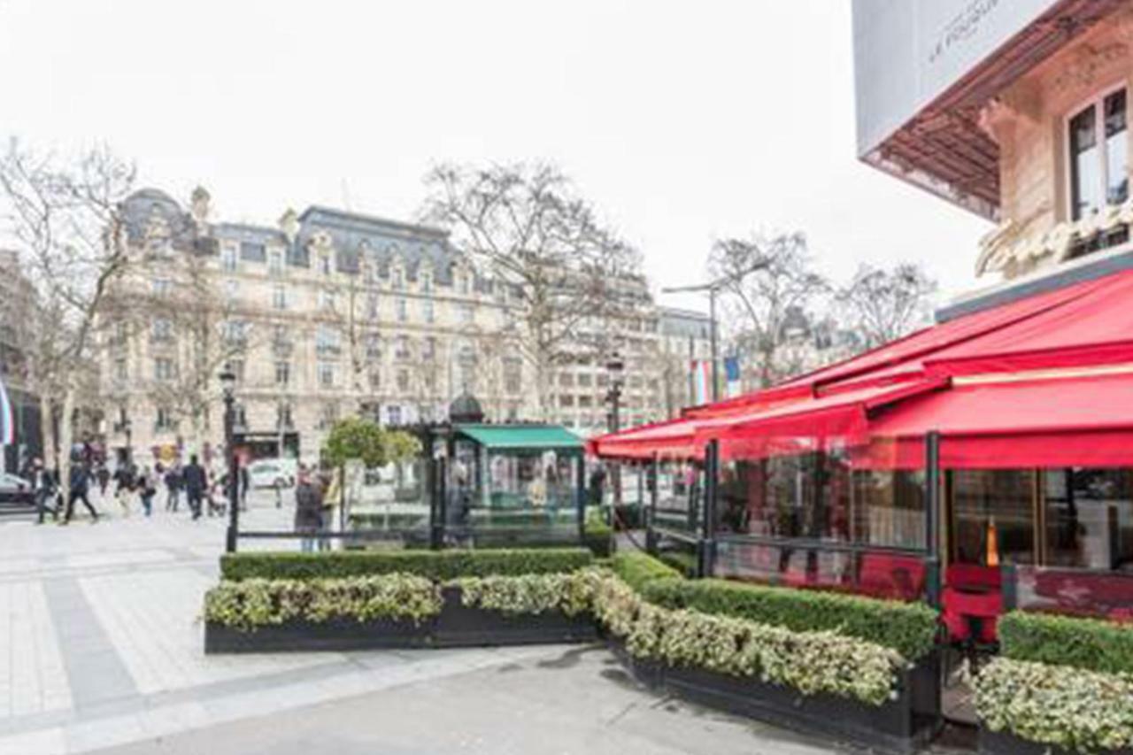 *** Champs Elysees Studio Paris