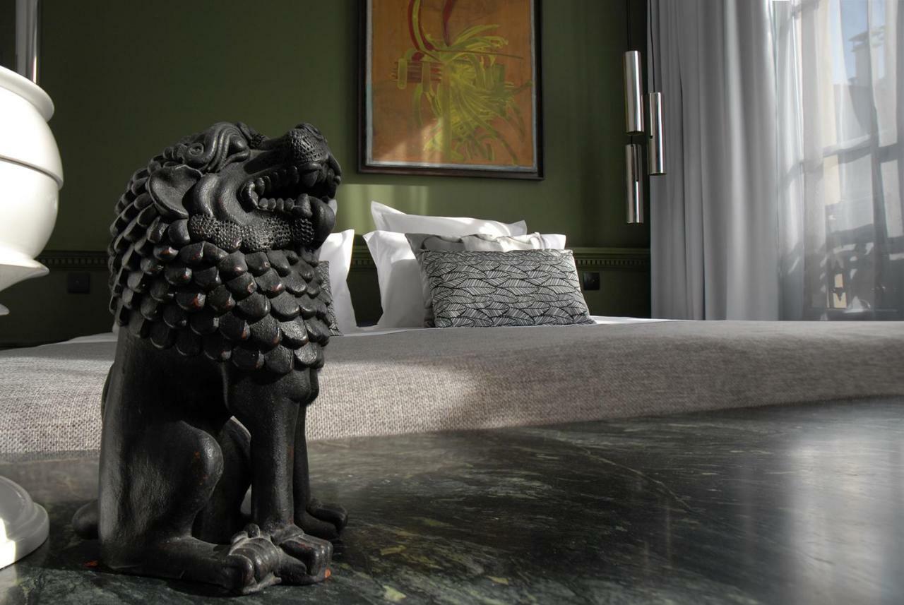 The Sleeping Lion Parigi