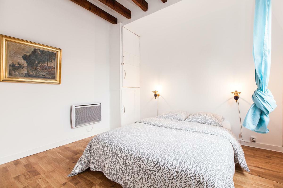 Charming 30m² Border Of Montmartre