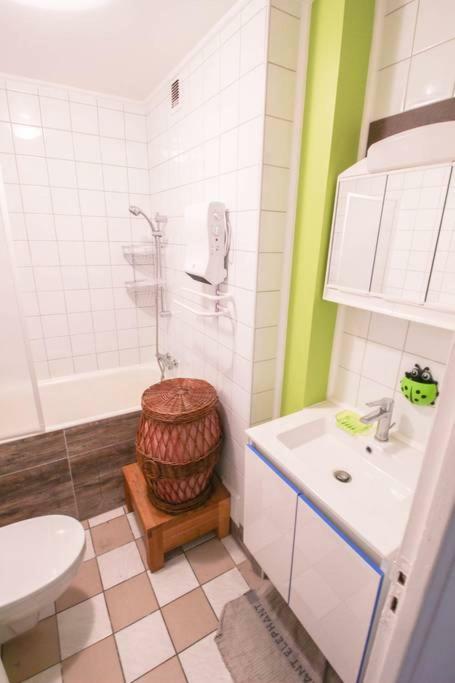 Appartamento Métro Pigalle,garçonnière 25 M2, 3 Per, Cabarets Théâtres,restaurants,tout Confort